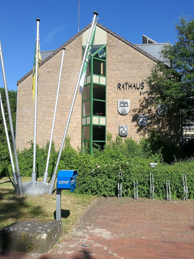 Alexander B. I. Schadow, Ratsherr und Vorsitzender der BL-WB Bürgermeiste Jörg Makel begrüßt Alexander B. I. Schadow als Ratsherr der Gemeinde Nienhagen